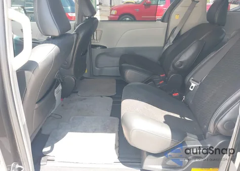 2012 Toyota Sienna Se 8 Passenger z USA, uszkodzony, nr VIN 5TDXK3DC8CS248769